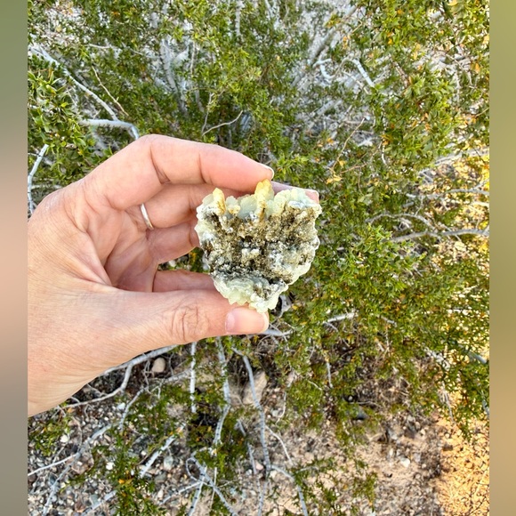 Prehnite - Picture 3 of 4